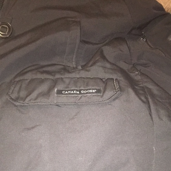 Canada Goose Bomber Fur - Picture 8 of 8